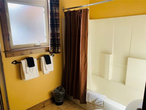 04A-1351 Gerry Sorensen Way, Kimberley, BC - Indoor Photo Showing Bathroom