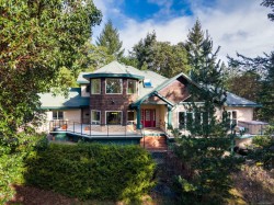 1450 White Pine Terr  Highlands, BC V9B 6J3