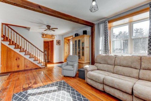 Salon - 259 Mtée St-Philippe, Brownsburg-Chatham, QC - Indoor Photo Showing Living Room