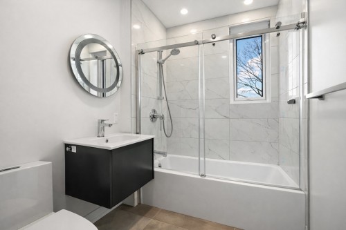 Bathroom - 11-6150 Ch. Deacon, Montréal (Côte-Des-Neiges/Notre-Dame-De-Grâce), QC - Indoor Photo Showing Bathroom