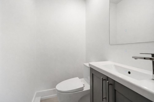 Powder room - 11-6150 Ch. Deacon, Montréal (Côte-Des-Neiges/Notre-Dame-De-Grâce), QC - Indoor Photo Showing Bathroom