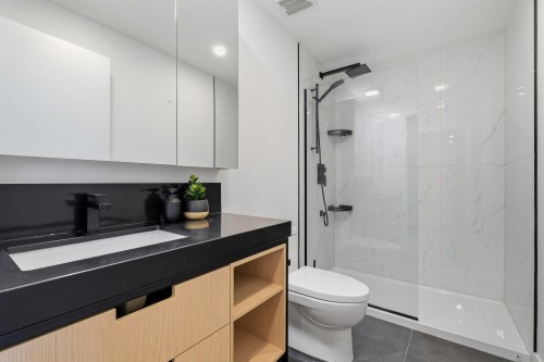 Salle de bains - 2010-60 Rue De L'Éclipse, Brossard, QC - Indoor Photo Showing Bathroom