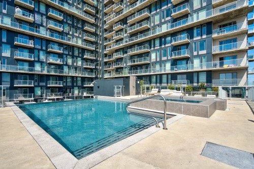 Piscine - 2010-60 Rue De L'Éclipse, Brossard, QC - Outdoor With Balcony