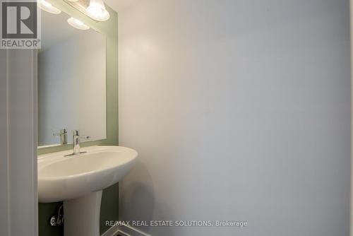 512 - 30 Dunsheath Way, Markham, ON - Indoor Photo Showing Bathroom