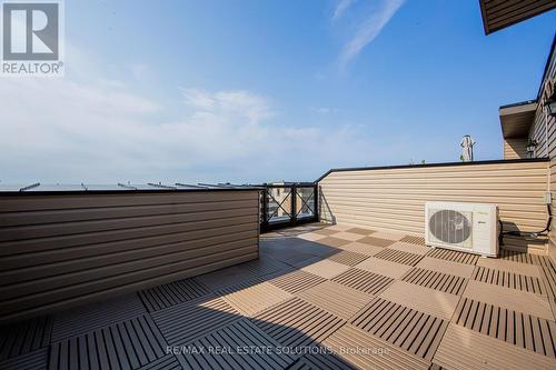 512 - 30 Dunsheath Way, Markham, ON - Outdoor With Exterior
