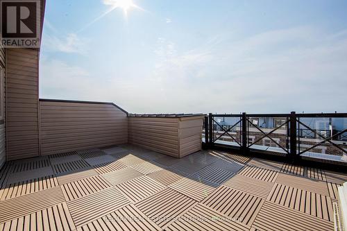 512 - 30 Dunsheath Way, Markham, ON - Outdoor