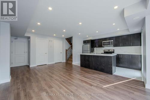 512 - 30 Dunsheath Way, Markham, ON - Indoor Photo Showing Kitchen