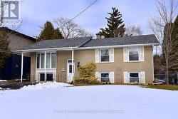 409 TENNYSON DRIVE  Oakville, ON L6L 3Z2