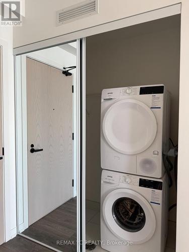 4311 - 8 Interchange Way, Vaughan, ON - Indoor Photo Showing Laundry Room