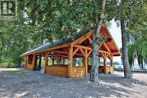 2 Clubhouse Lane, Lee Creek, BC 