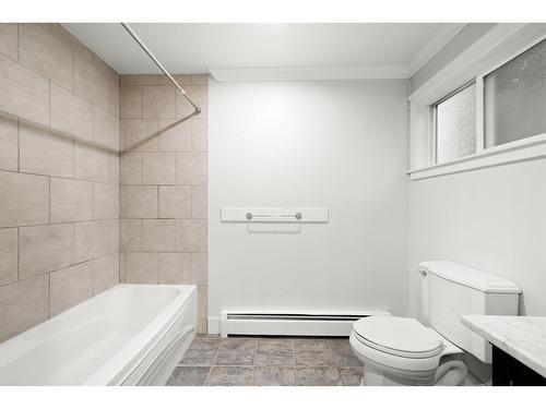 12686 20 Avenue, Surrey, BC - Indoor Photo Showing Bathroom