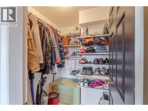 445 Road 5, Oliver, BC - Indoor With Storage