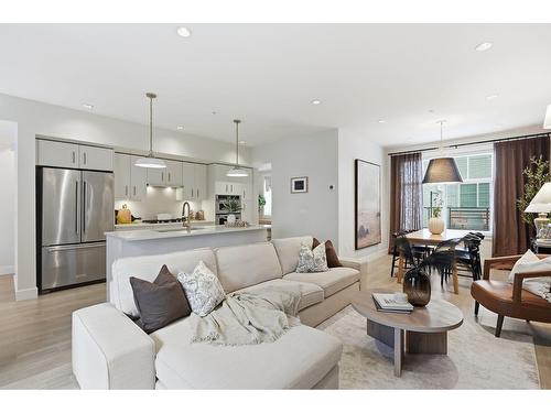 30 22128 48A Avenue, Langley, BC - Indoor Photo Showing Living Room