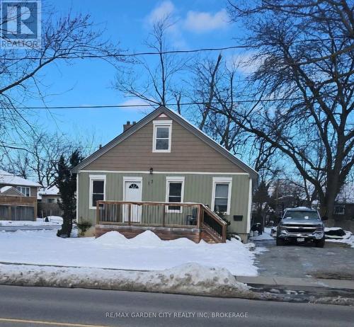 13 ROCKWOOD AVENUE  St. Catharines (Secord Woods), ON L2P 1E4