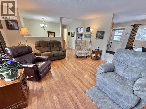 481 Patchett Street, Quesnel, BC - Indoor Photo Showing Living Room