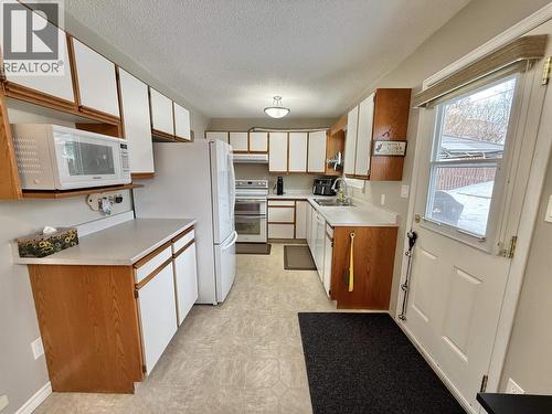 481 Patchett Street, Quesnel, BC - Indoor Photo Showing Kitchen