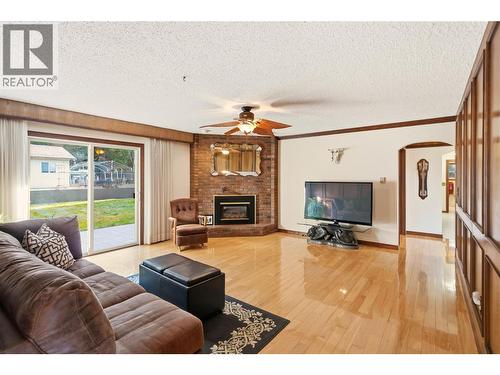 1099 Dehart Road, Kelowna, BC - Indoor Photo Showing Living Room With Fireplace