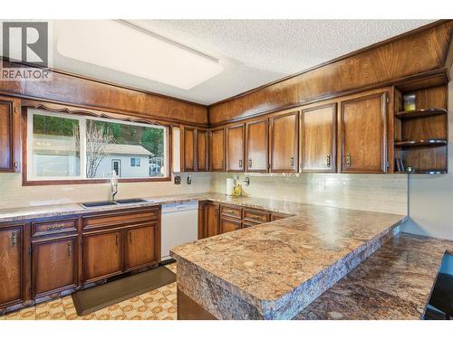 1099 Dehart Road, Kelowna, BC - Indoor Photo Showing Kitchen With Double Sink