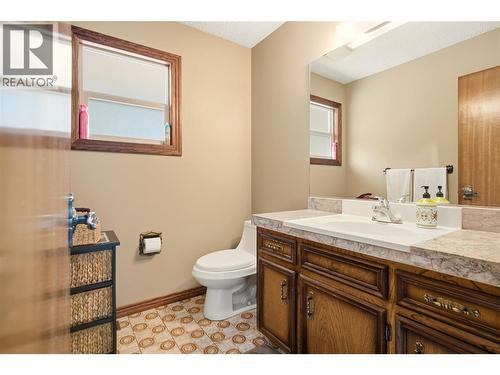 1099 Dehart Road, Kelowna, BC - Indoor Photo Showing Bathroom