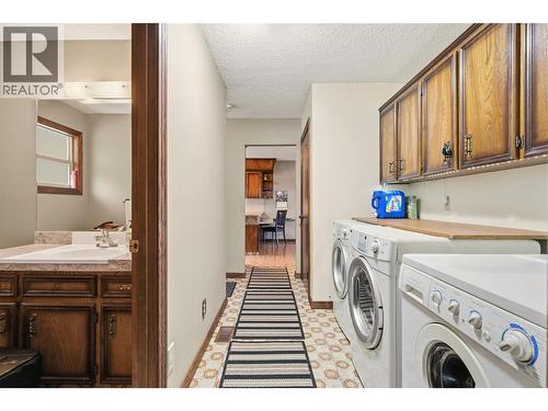 1099 Dehart Road, Kelowna, BC - Indoor Photo Showing Laundry Room