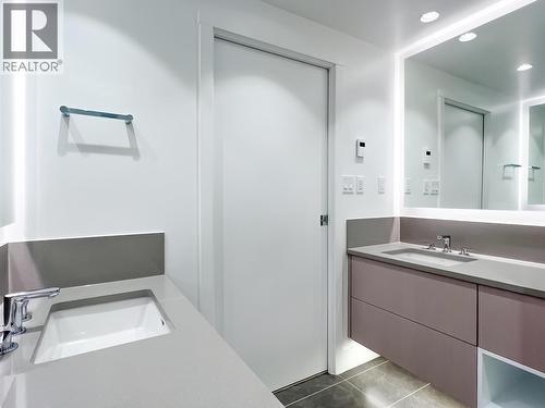 807 1675 Lions Gate Lane, North Vancouver, BC - Indoor Photo Showing Bathroom