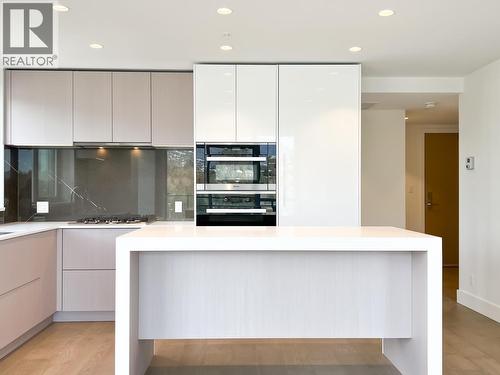 807 1675 Lions Gate Lane, North Vancouver, BC - Indoor Photo Showing Kitchen