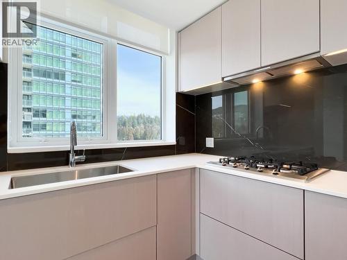807 1675 Lions Gate Lane, North Vancouver, BC - Indoor Photo Showing Kitchen With Double Sink