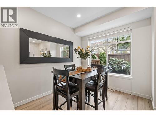 142 2000 Panorama Drive, Port Moody, BC - Indoor Photo Showing Dining Room