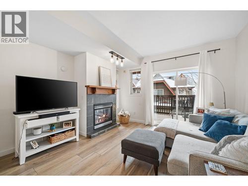 142 2000 Panorama Drive, Port Moody, BC - Indoor Photo Showing Living Room With Fireplace