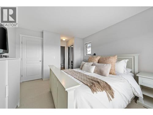 142 2000 Panorama Drive, Port Moody, BC - Indoor Photo Showing Bedroom