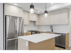 203 15353 17 AVENUE  Surrey, BC V4A 1T8