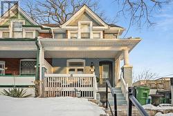 5 WHEELER AVENUE  Toronto, ON M4L 3V3