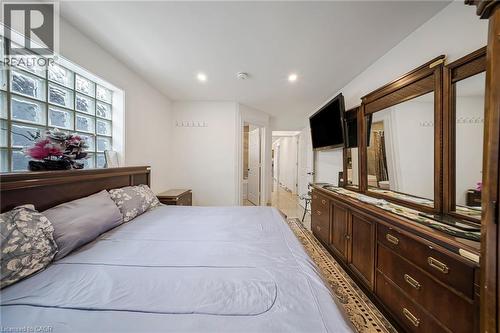 118 Cope Street, Hamilton, ON - Indoor Photo Showing Bedroom