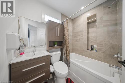 118 Cope Street, Hamilton, ON - Indoor Photo Showing Bathroom