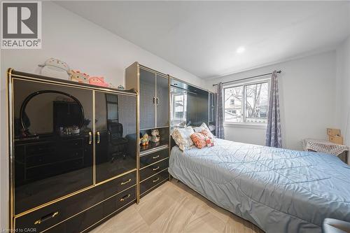 118 Cope Street, Hamilton, ON - Indoor Photo Showing Bedroom