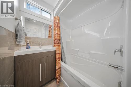 118 Cope Street, Hamilton, ON - Indoor Photo Showing Bathroom