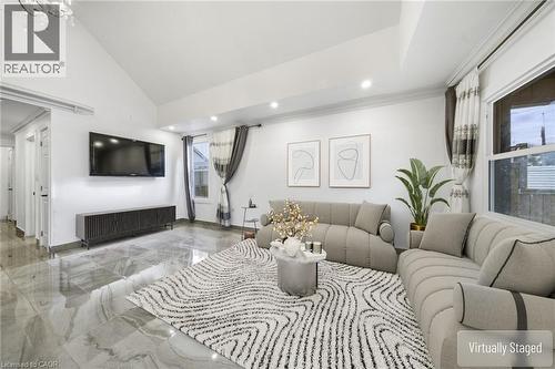 118 Cope Street, Hamilton, ON - Indoor Photo Showing Living Room