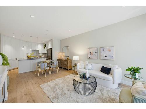208 14855 Thrift Avenue, White Rock, BC - Indoor Photo Showing Living Room