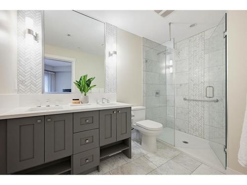 208 14855 Thrift Avenue, White Rock, BC - Indoor Photo Showing Bathroom