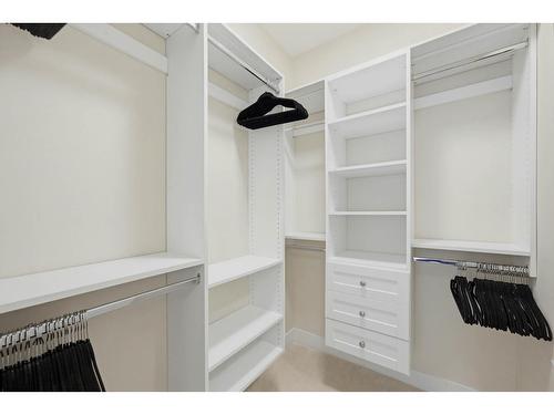 208 14855 Thrift Avenue, White Rock, BC - Indoor With Storage