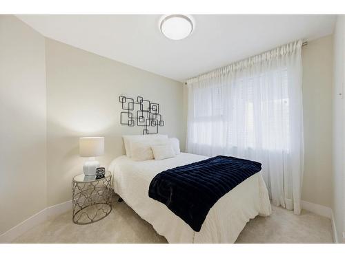 208 14855 Thrift Avenue, White Rock, BC - Indoor Photo Showing Bedroom