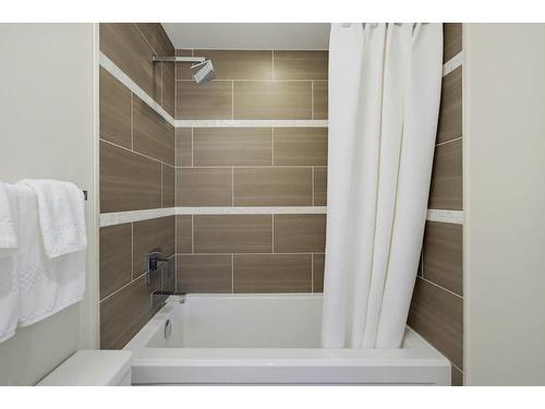 208 14855 Thrift Avenue, White Rock, BC - Indoor With Storage