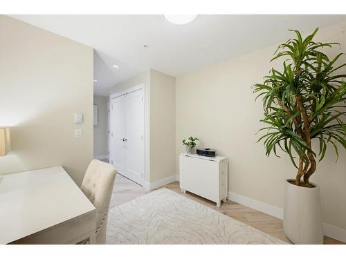 208 14855 Thrift Avenue, White Rock, BC - Indoor