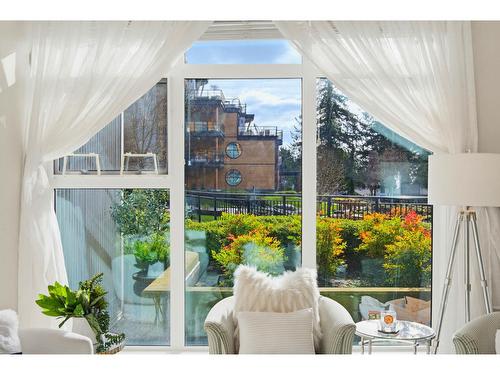 208 14855 Thrift Avenue, White Rock, BC - Indoor