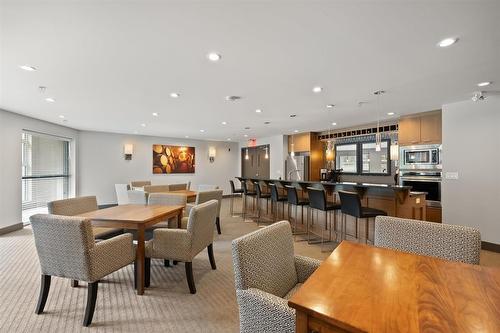 208 14855 Thrift Avenue, White Rock, BC - Indoor Photo Showing Dining Room