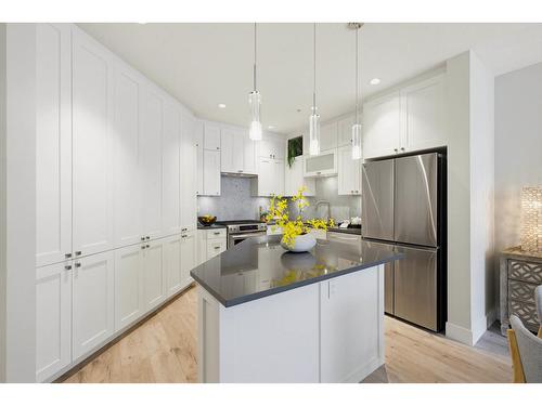 208 14855 Thrift Avenue, White Rock, BC - Indoor Photo Showing Kitchen With Upgraded Kitchen