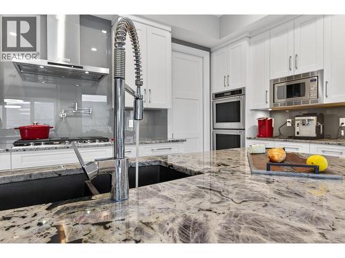 11537 Okanagan Centre Road W, Lake Country, BC - Indoor Photo Showing Kitchen With Upgraded Kitchen