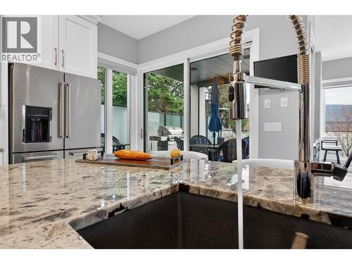 11537 Okanagan Centre Road W, Lake Country, BC - Indoor Photo Showing Kitchen With Upgraded Kitchen