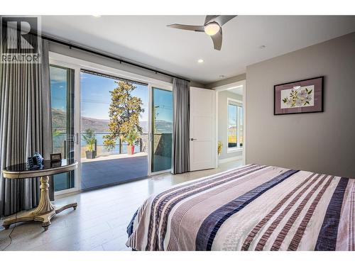 11537 Okanagan Centre Road W, Lake Country, BC - Indoor Photo Showing Bedroom