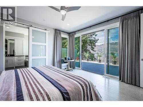 11537 Okanagan Centre Road W, Lake Country, BC - Indoor Photo Showing Bedroom